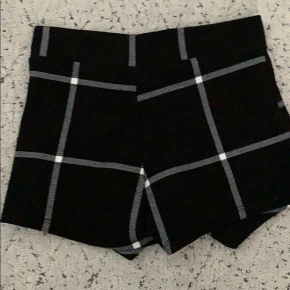 Gently used skort - Picture 2 of 2